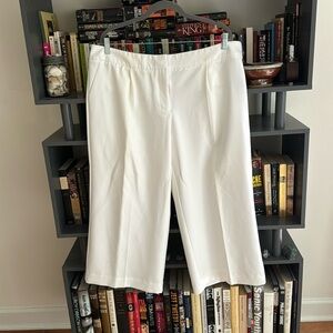 FLASH SALE! 18 Worthington modern fit cropped pants